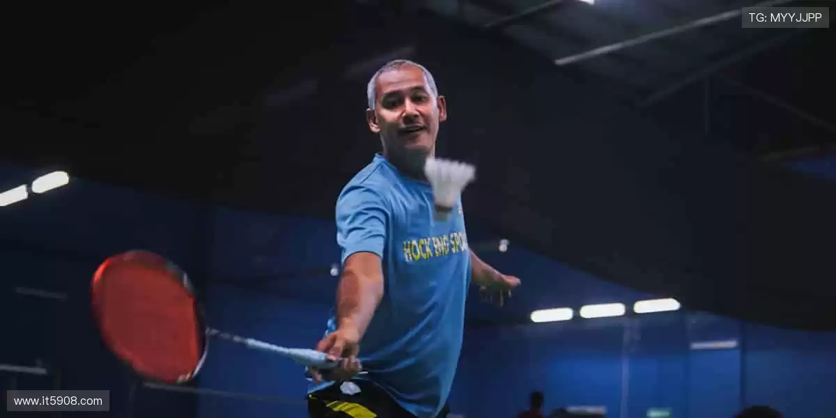 📱实时弹幕，全球球迷在线狂欢！💬